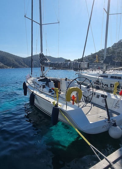 Яхта Beneteau First 40 на которой происходит обучение управлению парусной яхтой
