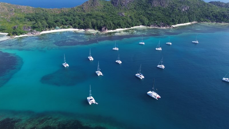 Бухта для стоянки на якоре о. Курьез (Curieuse Island)