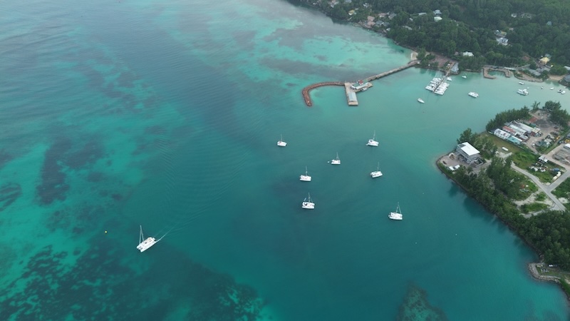 Остров Праслин (Praslin Island) якорная стоянка и понтон марины | Сейшелы