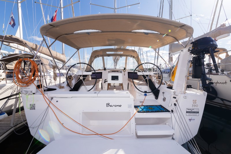 Dufour 390