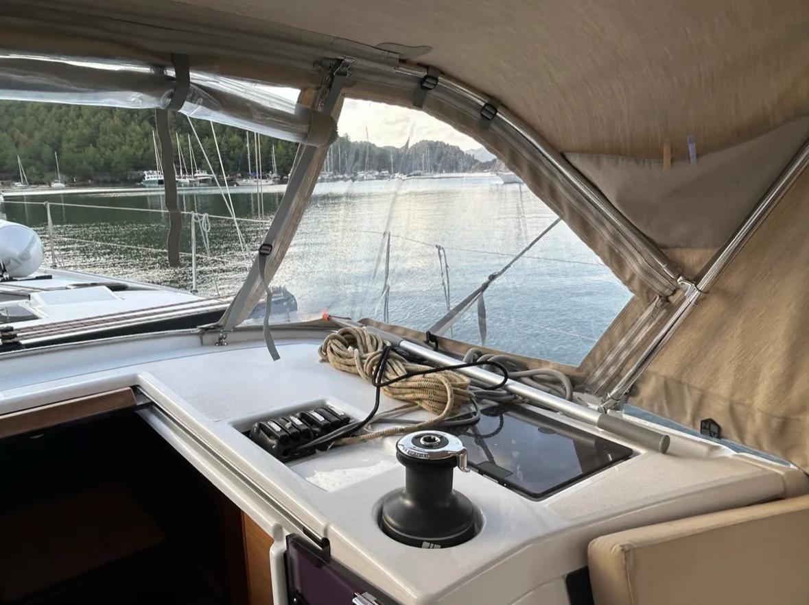 Dufour 390 Grand Large Sail Corvus 11