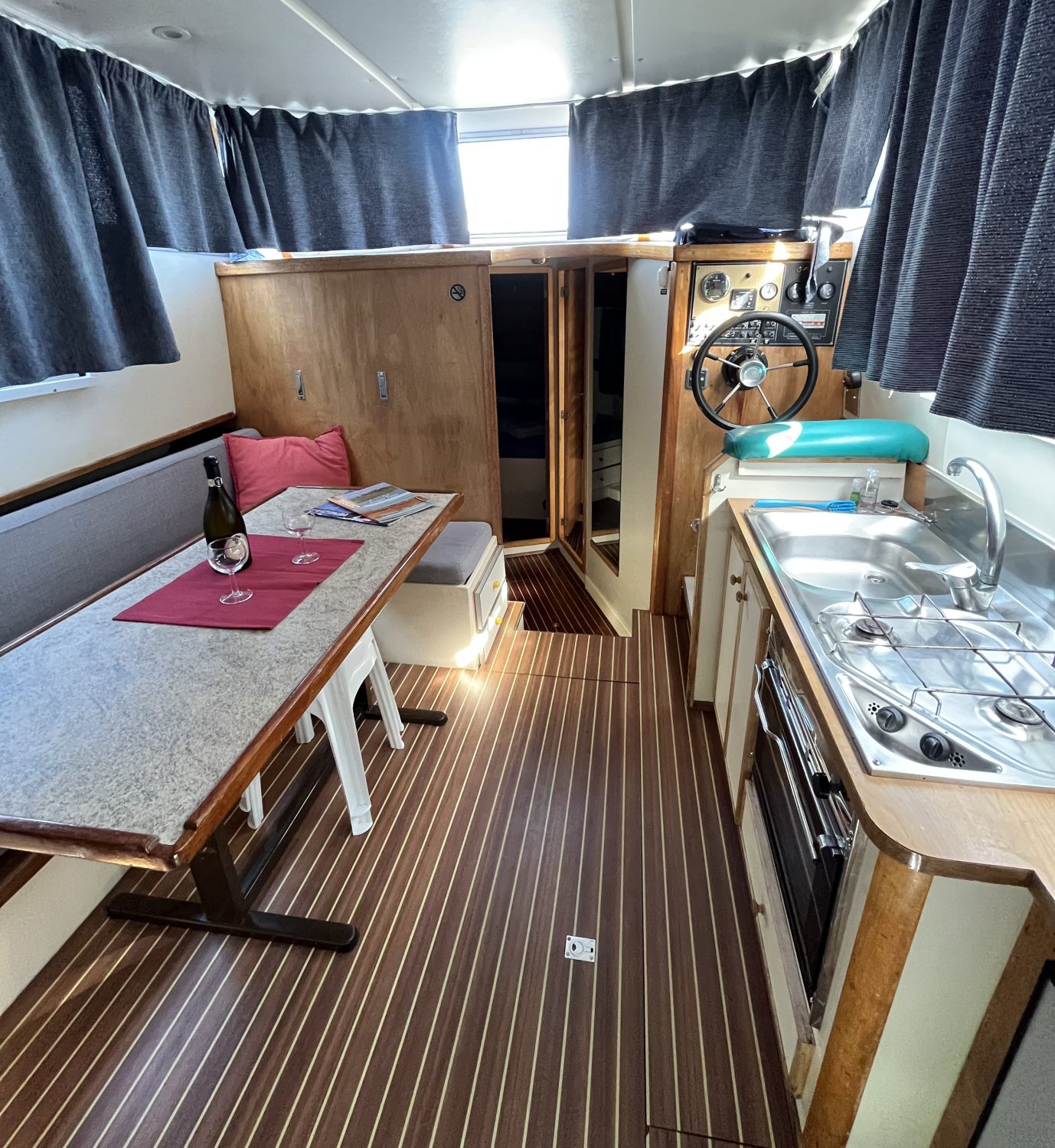 Houseboat NCF Twins 13