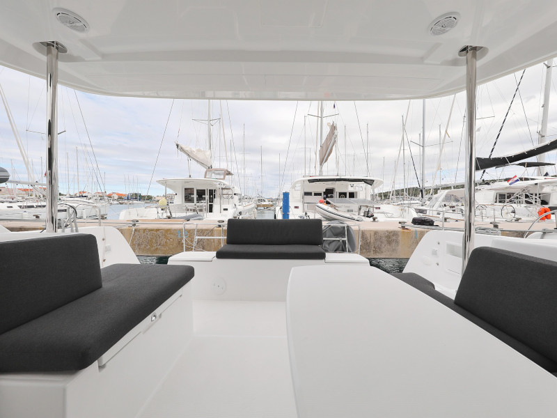 Lagoon 40 LANCELOT 16