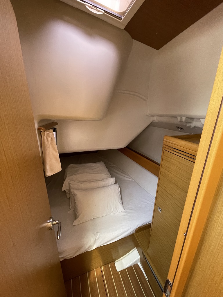Sun Odyssey 36i Mala 5