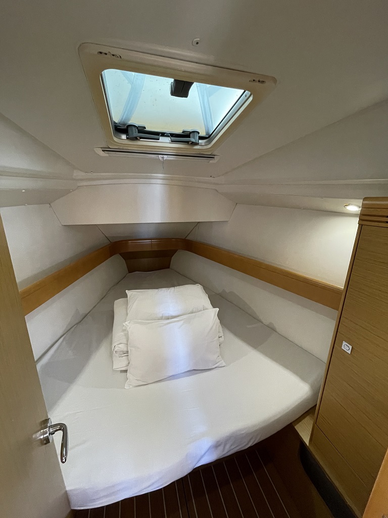 Sun Odyssey 36i Mala 6