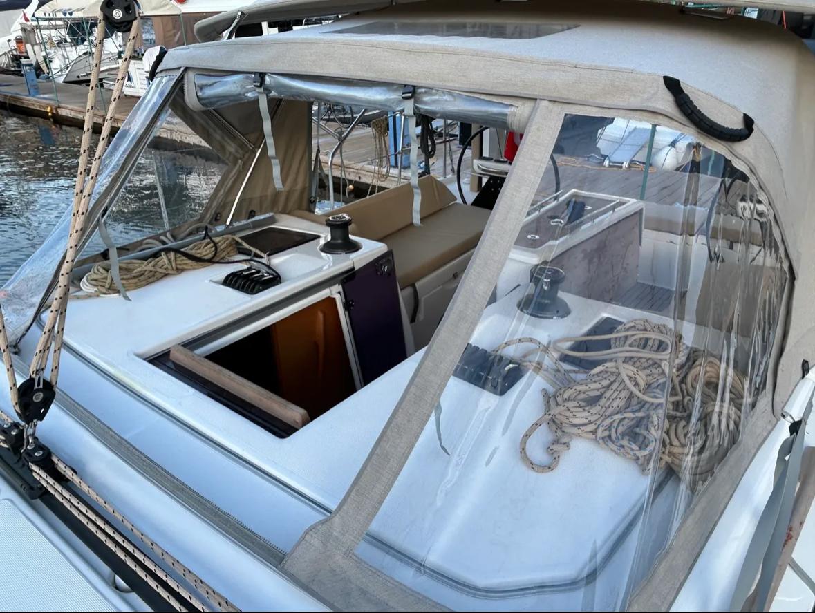 Dufour 390 Grand Large Sail Corvus 10