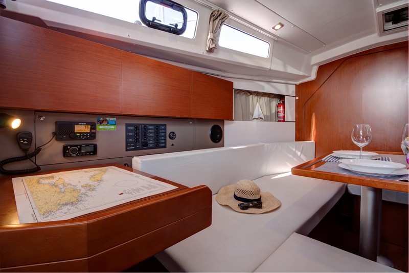 Oceanis 35 JEAN MICHEL 13