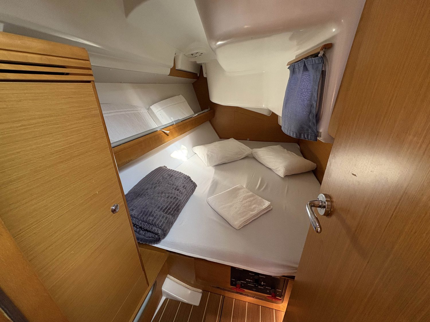 Sun Odyssey 36i Sail Mira 11