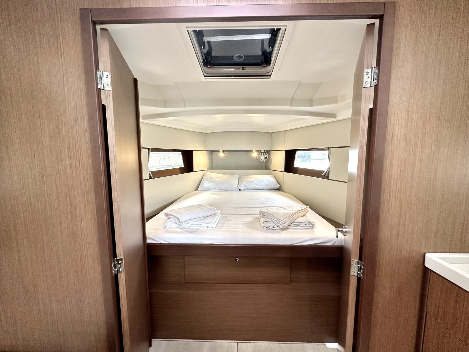 Oceanis 38.1 Sail Lyra 8