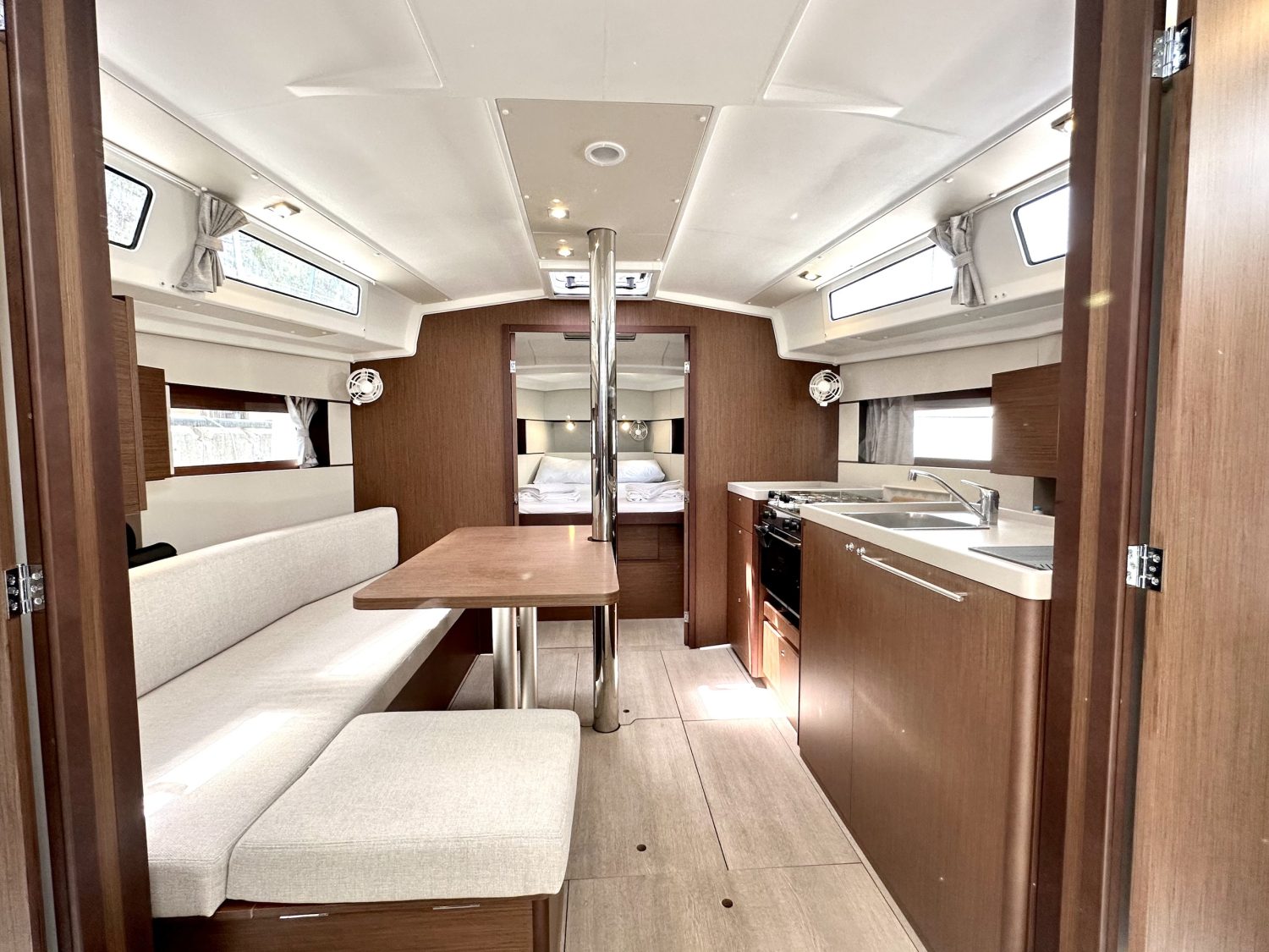 Oceanis 38.1 Sail Lyra 6