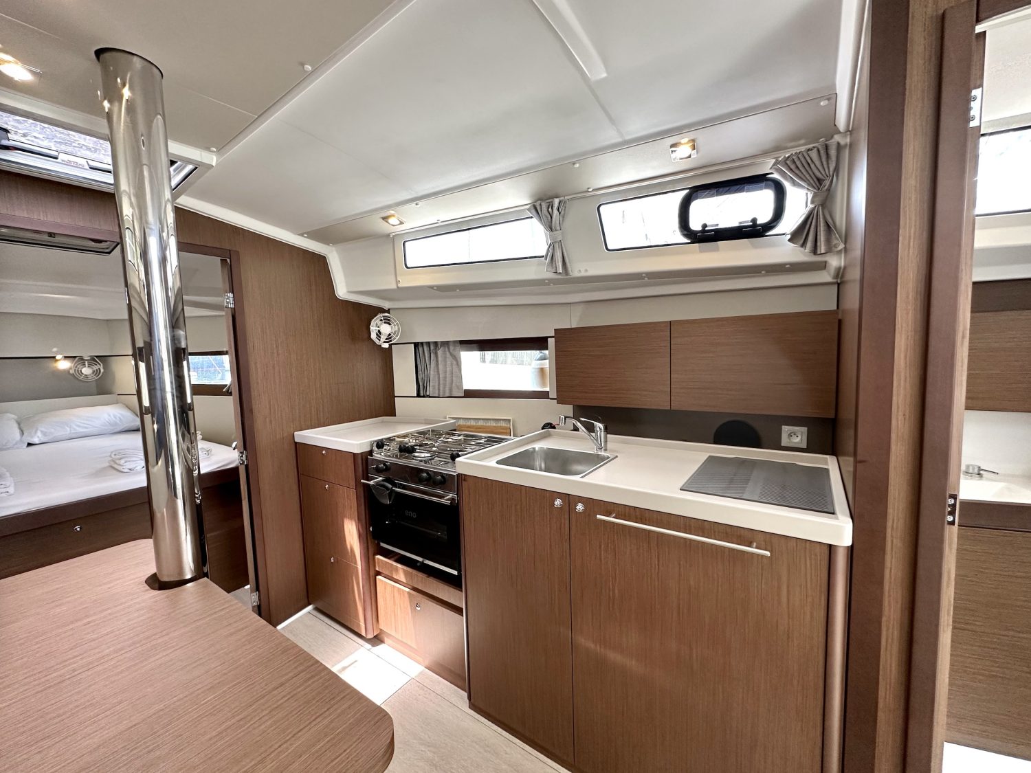 Oceanis 38.1 Sail Lyra 10