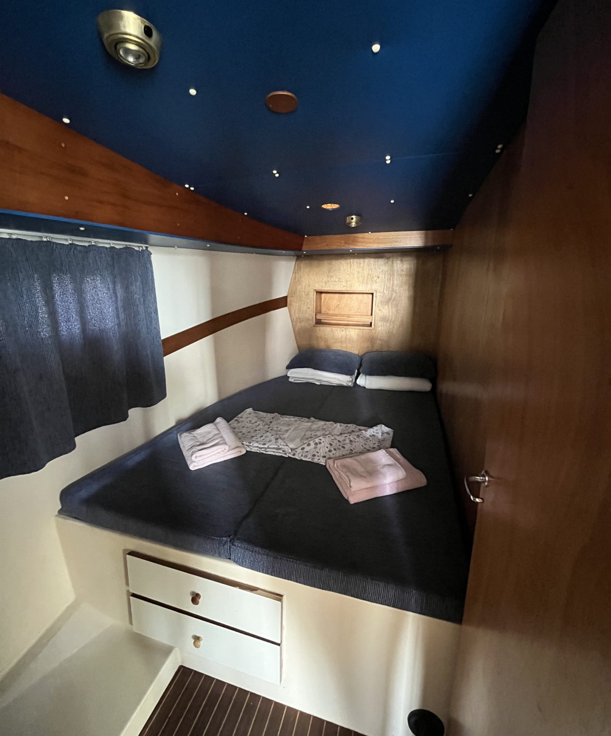 Houseboat NCF Twins 2