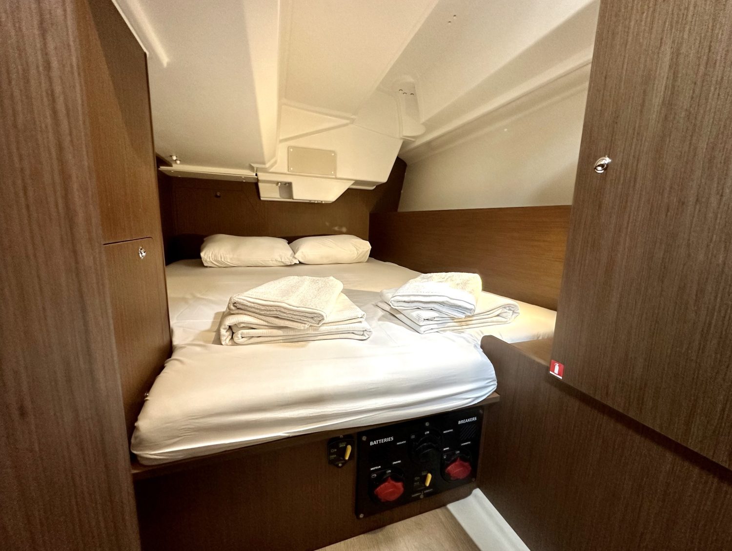 Oceanis 38.1 Sail Lyra 3