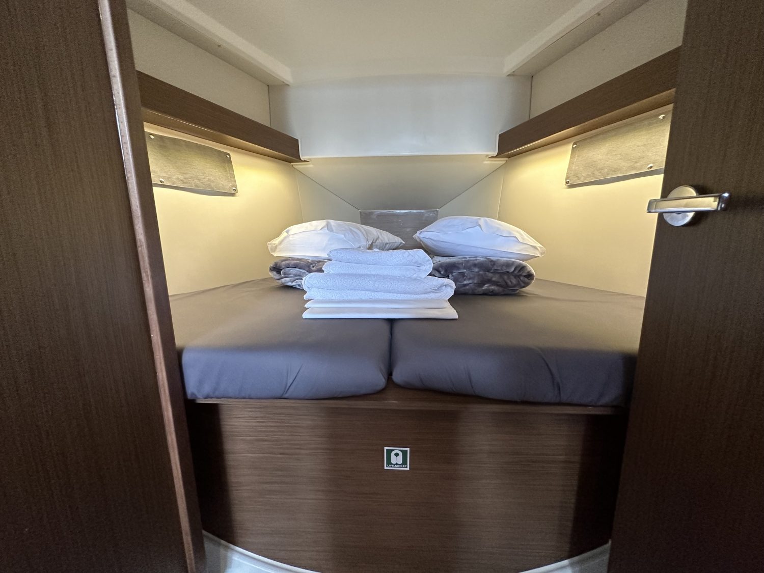 Oceanis 34.1 S/Y Aria 10