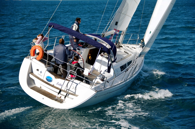 Sun Odyssey 36i Mala 18