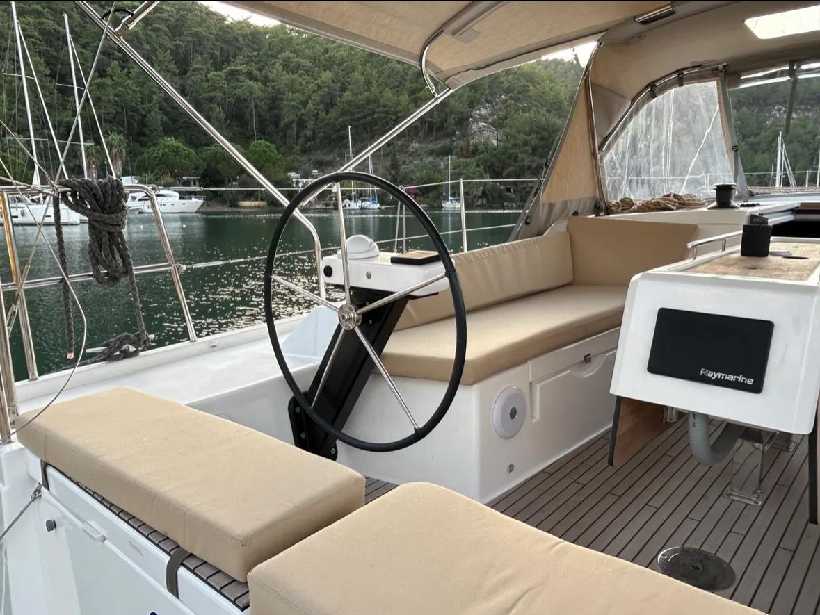 Dufour 390 Grand Large Sail Corvus 8