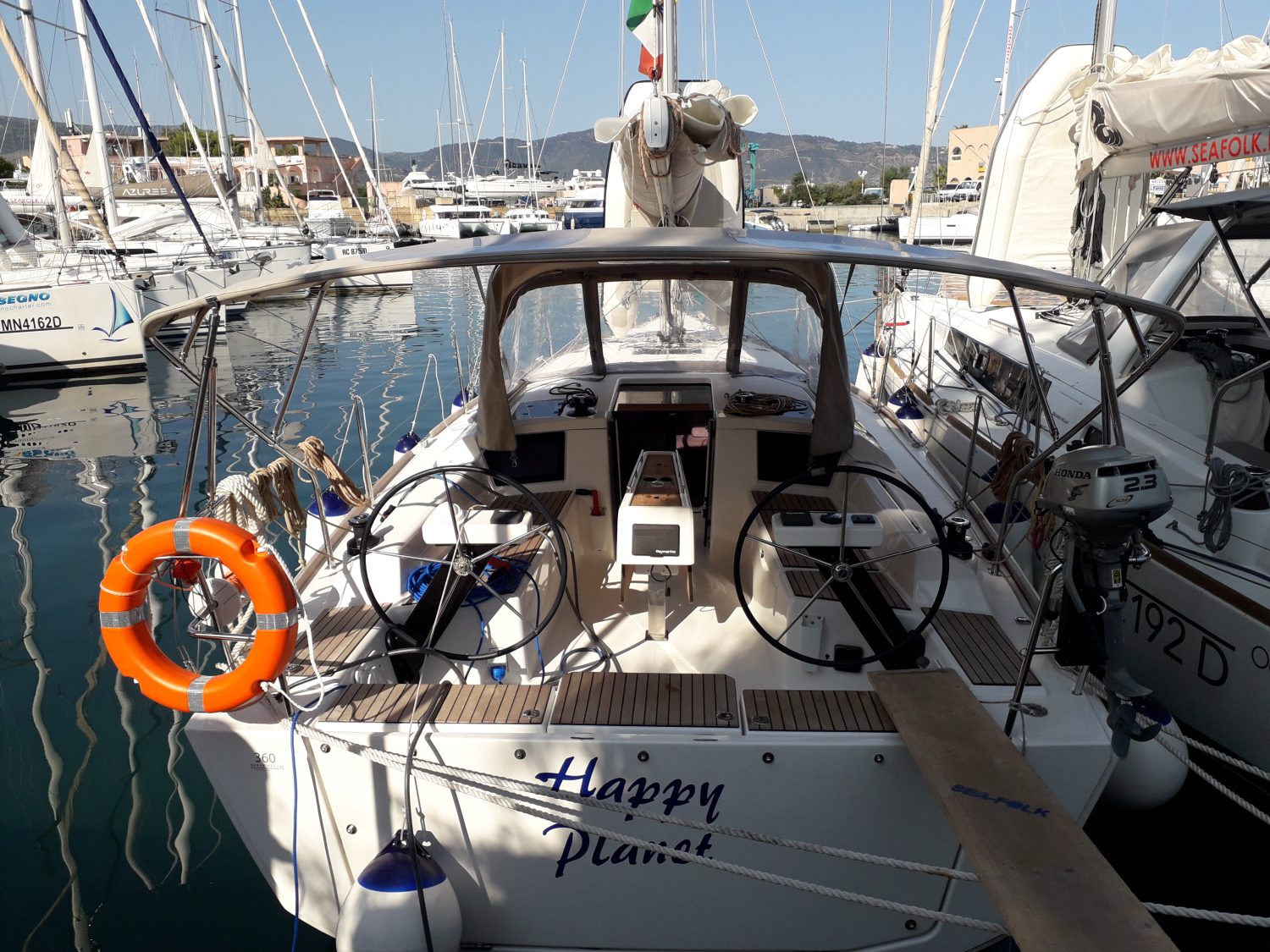 Dufour 360 Grand Large Happy Planet