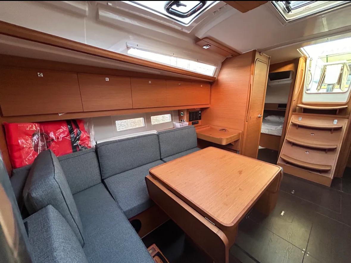 Dufour 390 Grand Large Sail Corvus 2