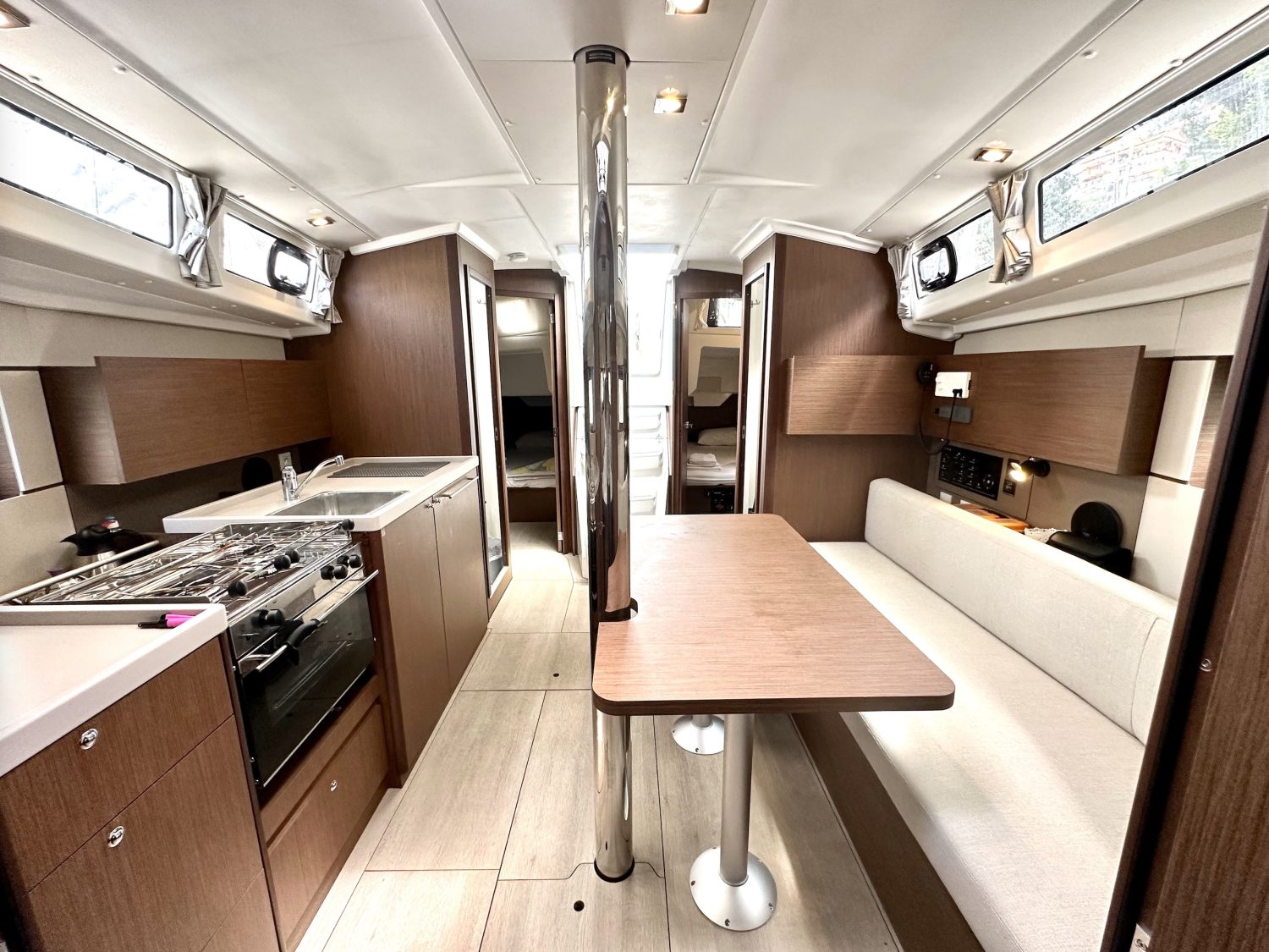 Oceanis 38.1 Sail Lyra 4
