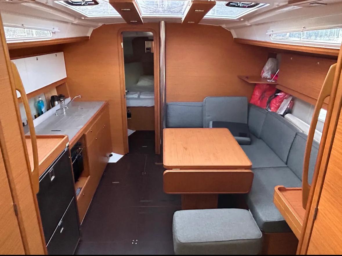 Dufour 390 Grand Large Sail Corvus 16