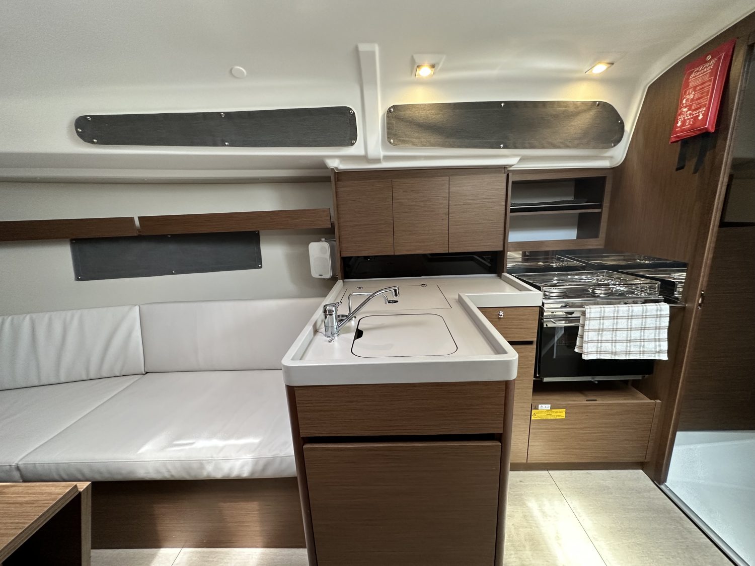Oceanis 34.1 S/Y Aria 8