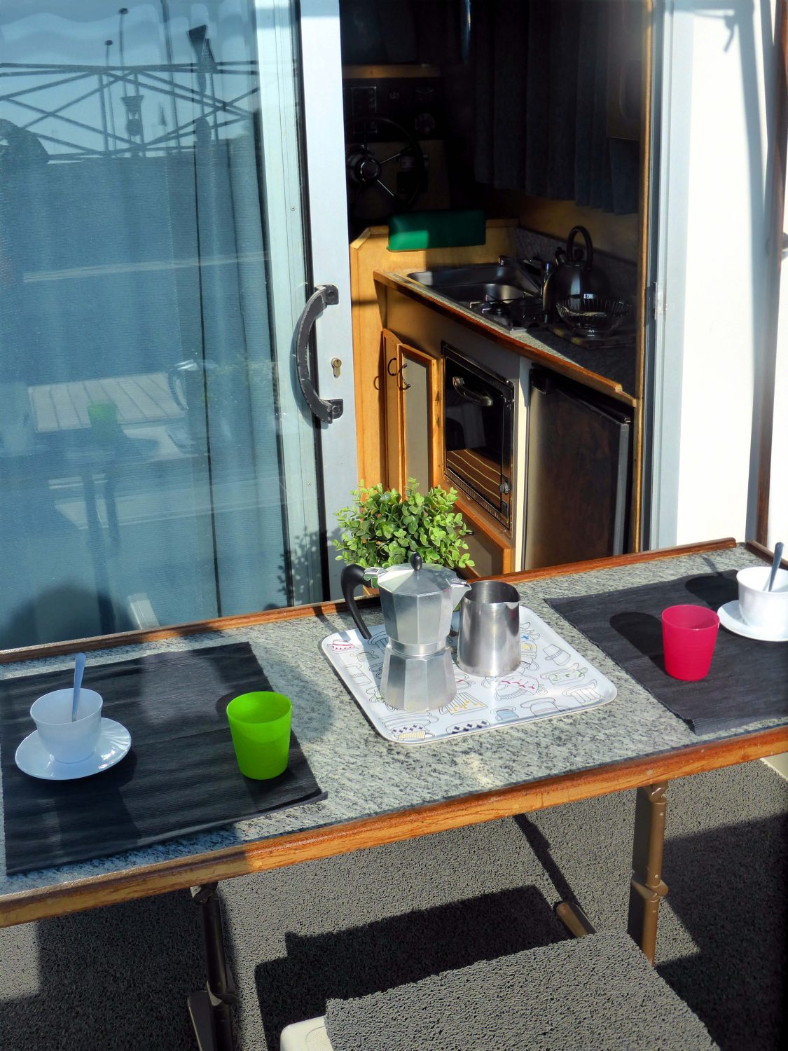 Houseboat NCF Twins 4