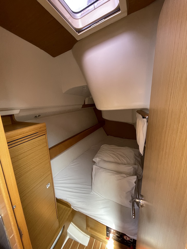 Sun Odyssey 36i Mala 10